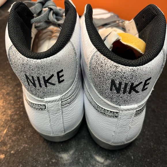 Sz 11 NIKE BLAZER MID '77 SE 50 YEARS OF HIP HOP CASUAL SHOES - Picture 7 of 11